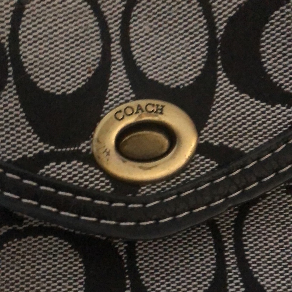 Coach purse gently worn - Picture 4 of 4